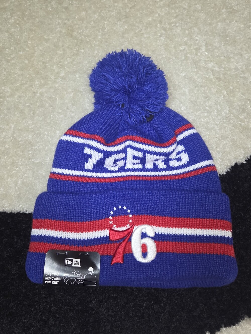 NEW ERA ADULT PHILAFELPHIA 76ERS CLASSIC POM CUFFED KNIT BEANIE